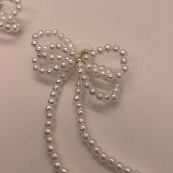 ❤️ FREE Pearl Bow Tie Modern Trendy Faux Chic Glam Girly Soft Drop Hip Earrings - Picture 2 of 5
